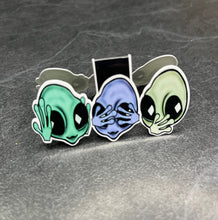 Load image into Gallery viewer, Alien Magnetic Bookmark. Book Lover. Teachers Gift. Hear No Evil See No Evil Speak No Evil.