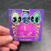 Load image into Gallery viewer, Alien Magnetic Bookmark. Book Lover. Teachers Gift. Hear No Evil See No Evil Speak No Evil.